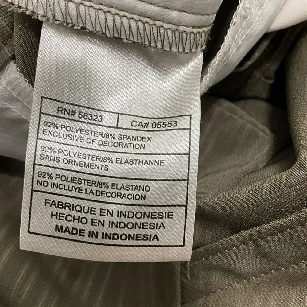NIKE Golf Shorts  - Picture 5 of 5